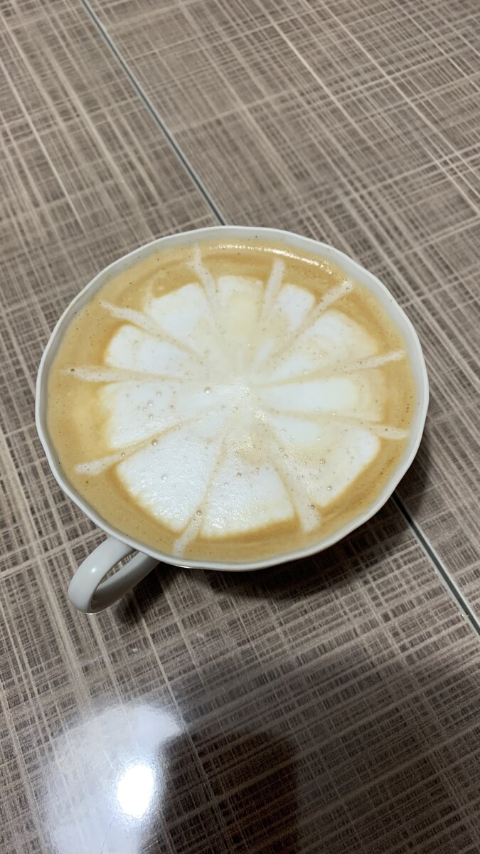 Ты прекрасна,  лучезарна , ты подобна божеству, ты как остров рая в море, все хотят быть ближе к раю к красоте поближе быть, ты красивая богиня, райский взгляд , фигура божья , подарила всем улыбку , так спокойно, хорошо . Потому что ты богиня , потому что божество. 