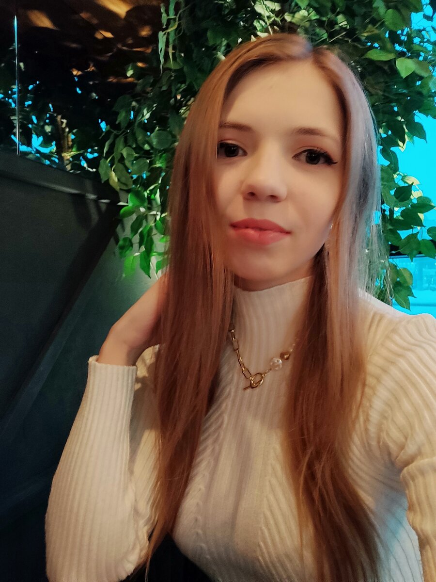 Лицо человека, который надевает "маску", чтобы скрыть свою опустошенность внутри 