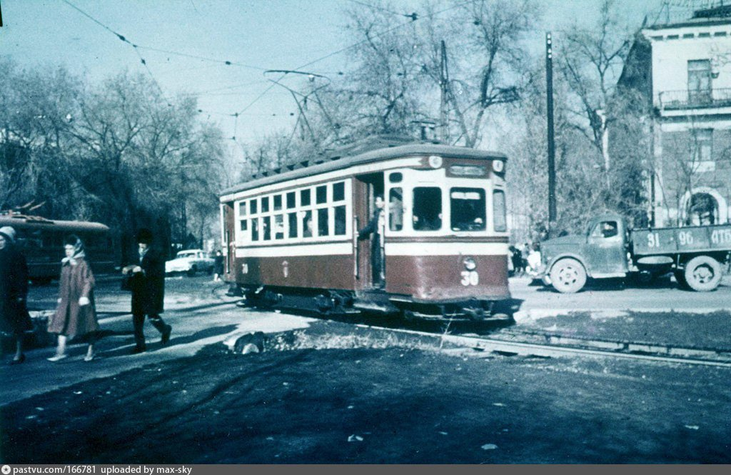 Алма-Ата. Угол Ташкентской улицы и Коммунистического проспекта 1966 г. Источник https://www.instagram.com/p/CH7AFSFMYav/.