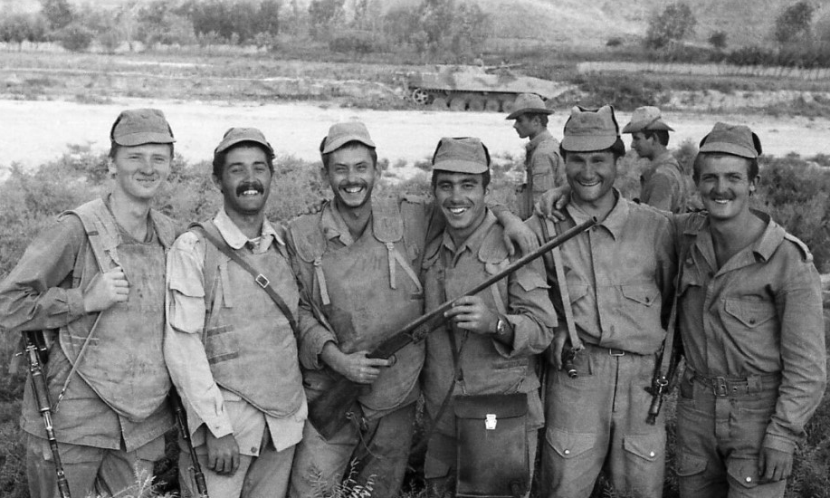 Просто Шурави. АВтор будет признателен за комментарии в которых парни узнают себя или своих друзей на этом фото. Фото из открытых источников