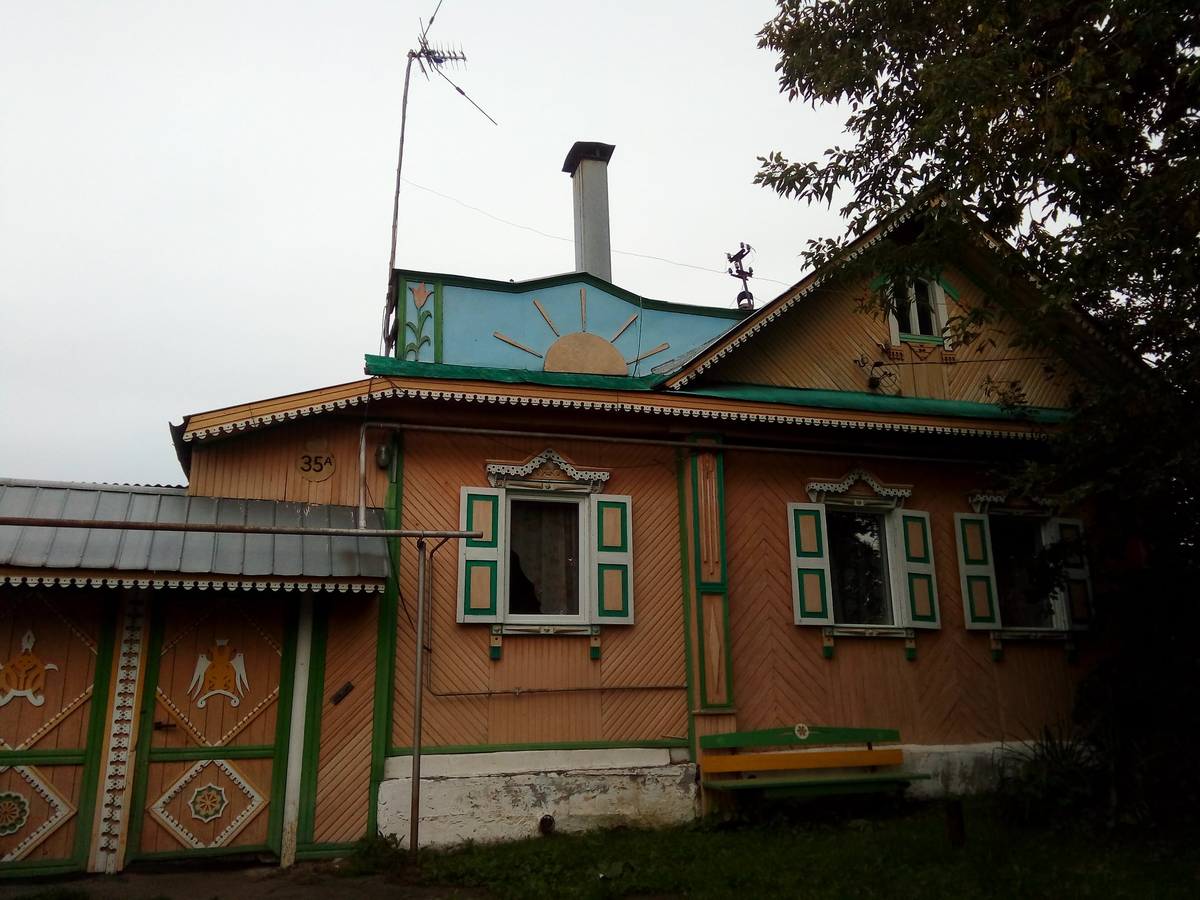 Дом на Рыбаков, 35а. Обновлял декор сын Григория Чечулина