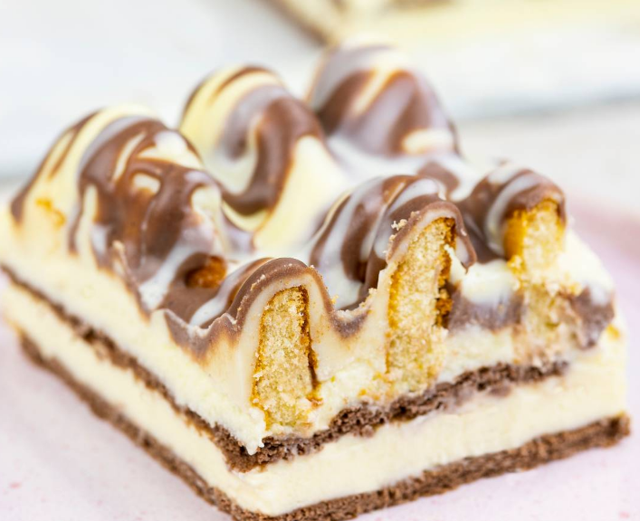 Торт айсберг -это вкусный  и супер красивый пирог ,который вопреки  расхожему мнению .тоже  весьма простой  для украшения.