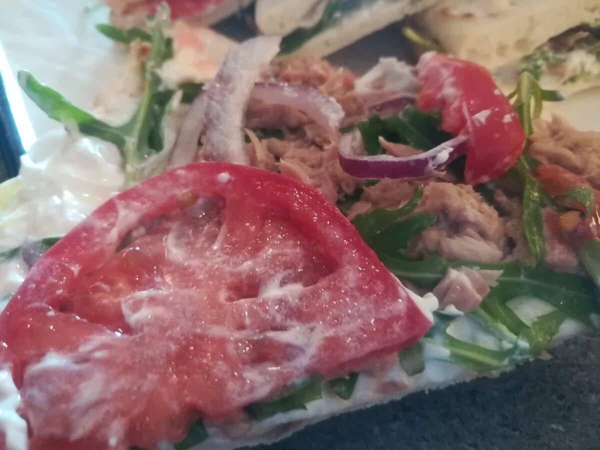 Пьядина с консервированным тунцом