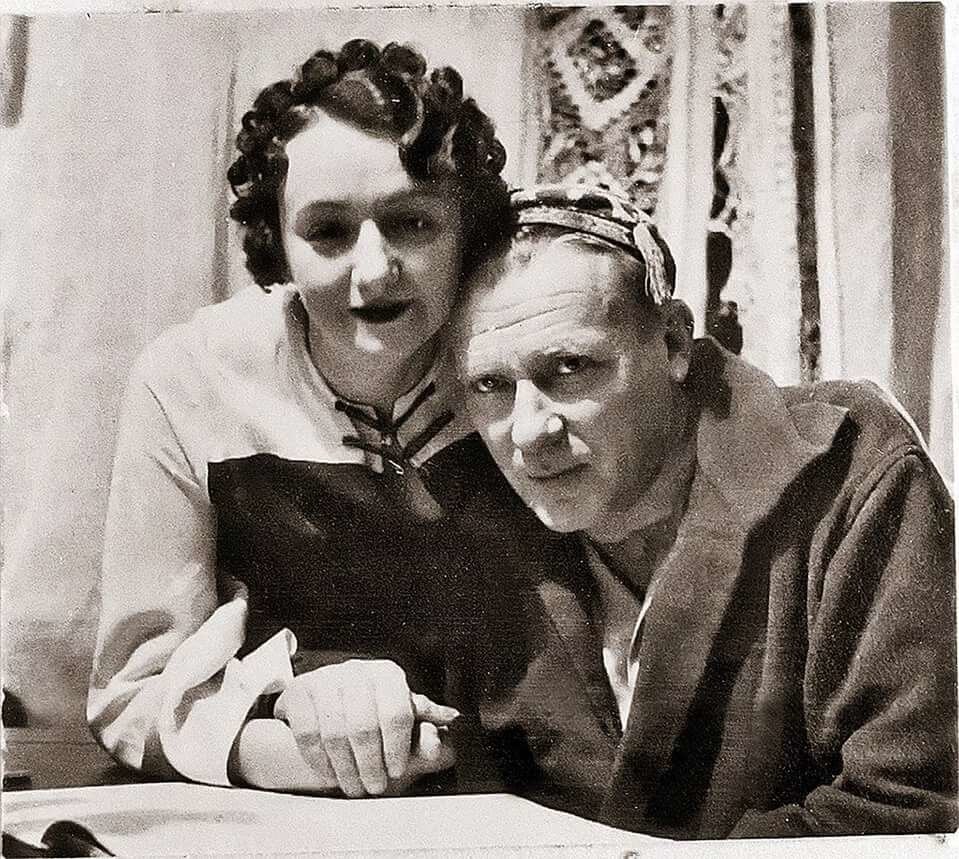 Фото М. Булгакова с его женой Еленой Шиловской. Источник: https://twitter.com/sergeymilushkin/status/975760679423574016