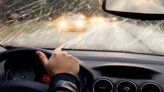 Обязательные рекомендации при управлении автомобилем в дождь
