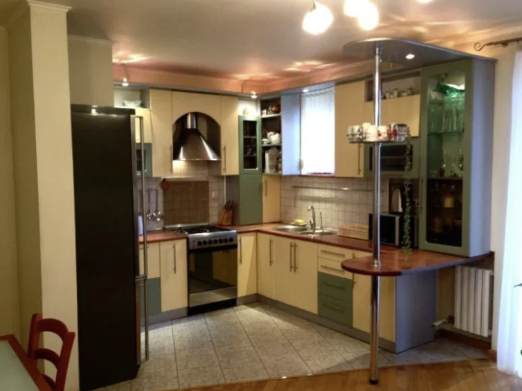 Это только кусочек 25-метровой кухни. У вас такая есть?!