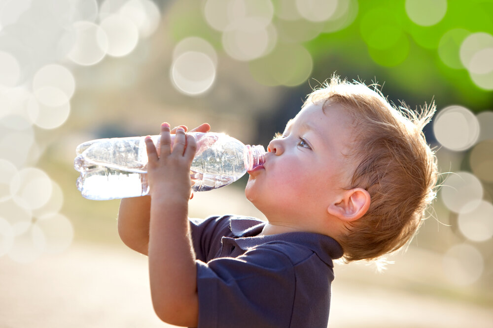Вода в бутылках: как отличить качественную от поддельной?