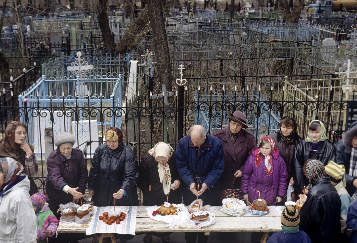 Родительский день на кладбище