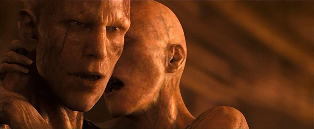 Кадр из фильма I Am Legend. Режиссер: Френсис Лоуренс, оператор: Эндрю Лесни. Студии: 3 Arts Entertainment, Heyday Films, Original Film, Overbrook Entertainment, Village Roadshow Pictures, Warner Bros. Pictures, Weed Road Pictures. Прокат: Каро-Премьер