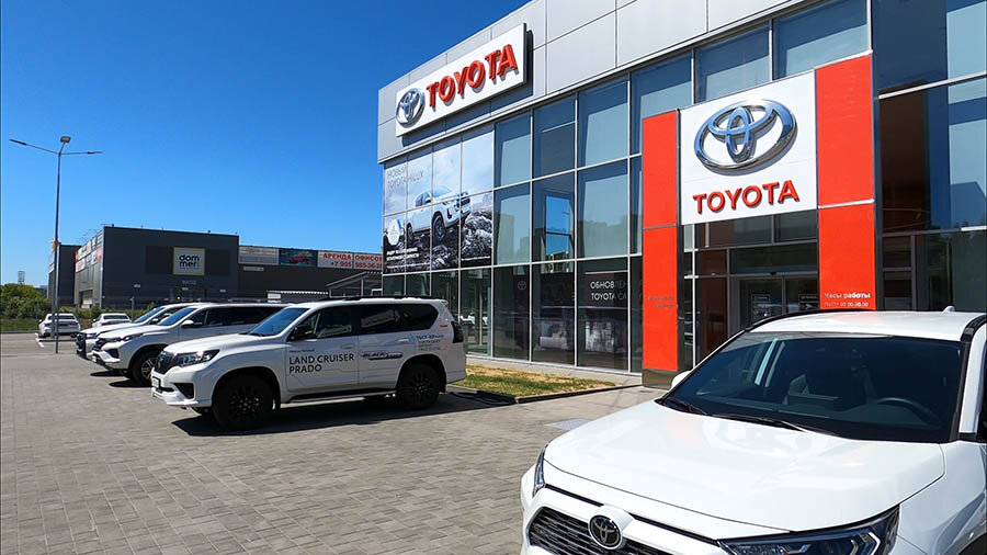 Автосалон Toyota, фото: njcar.ru