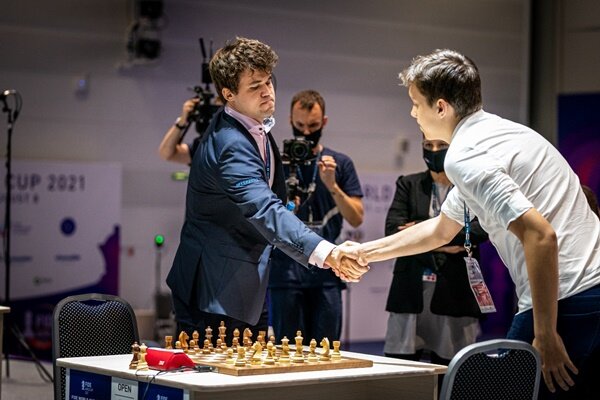 Карлсен и Есипенко на Кубке мира. Фото worldcup.fide.com 