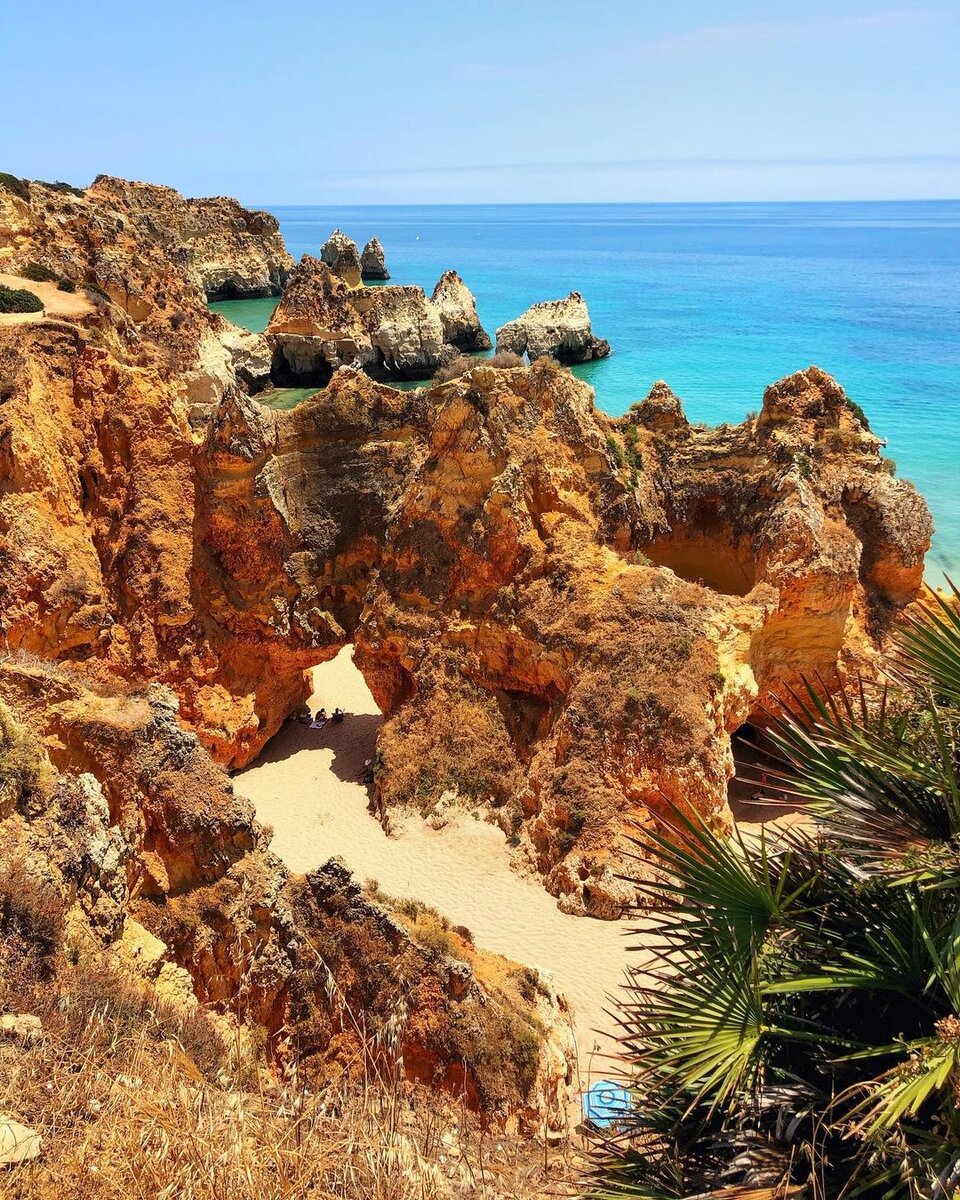 Пляж Трес Ирмаос, Португалия