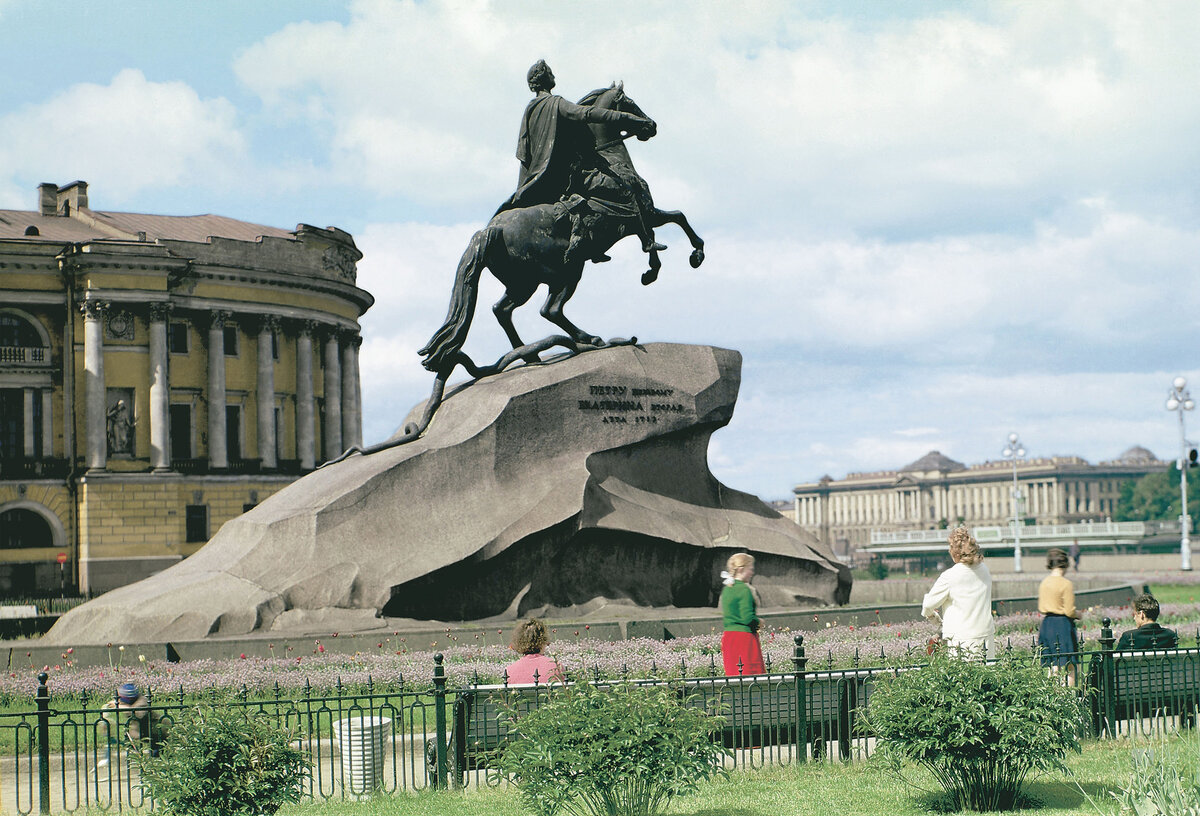 Санкт петербург цветные