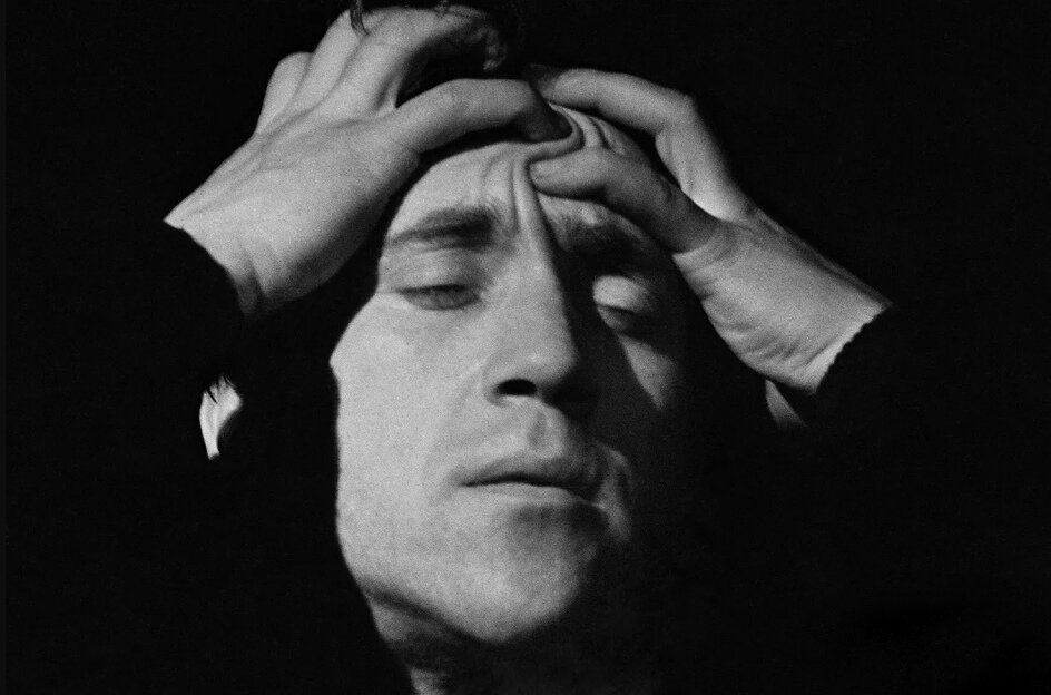 29 ноября 1971 года. Владимир Высоцкий в роли Гамлета в одноимённом спектакля ТнТ. Фото Анатолия Гаранина.