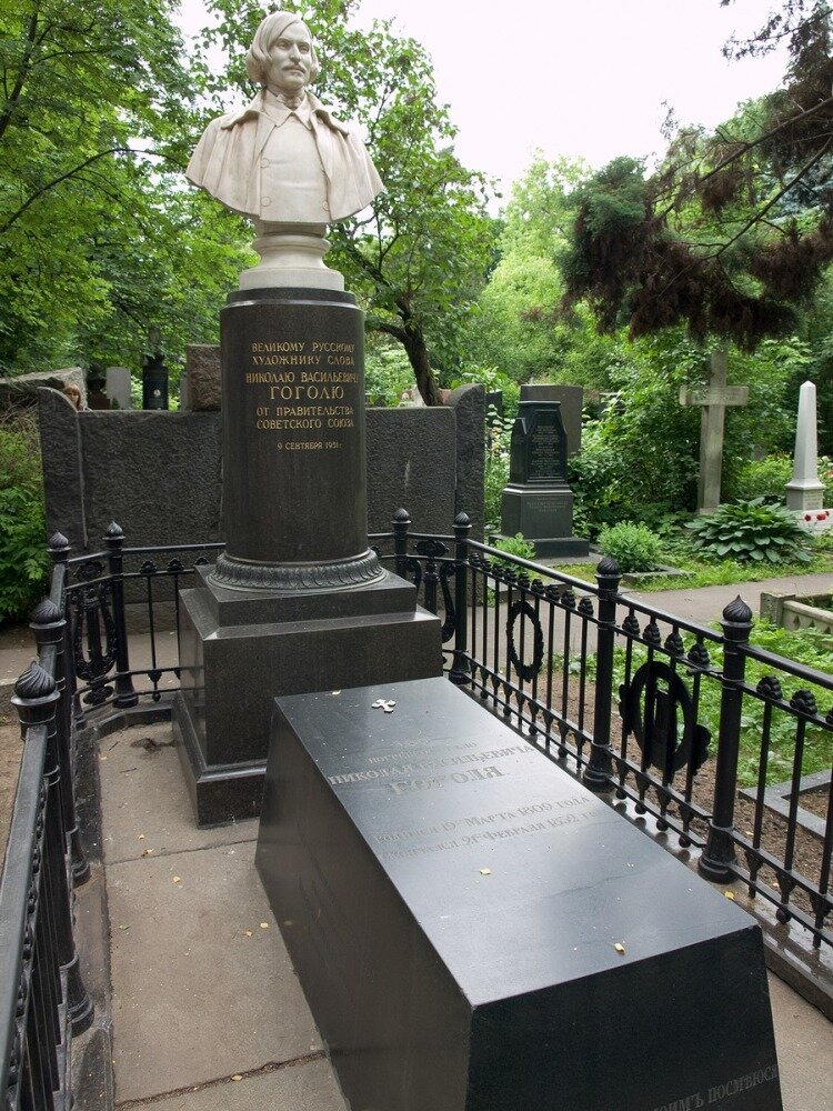 Фото могилы гоголя на новодевичьем кладбище