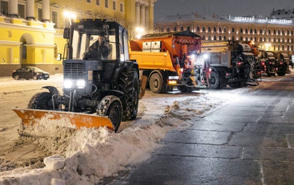 Уборка снега в Санкт-Петербурге. Источник: https://www.gov.spb.ru 