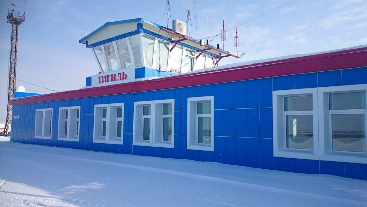  airkam.ru В аэропорту Тигиль самолет с пассажирами на борту врезался в снежный завал 