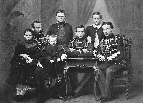 император Александр II с детьми: Мария, Павел, Владимир, Александр, Алексей, Николай