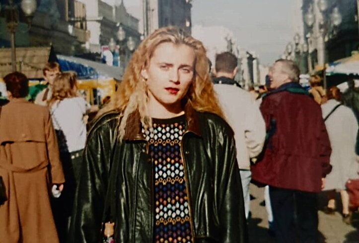 фото взято из открытых источников 
https://do-slez.com/nostalgia/7571-devushki-90-h-17-primerov-mody-togo-vremeni.html