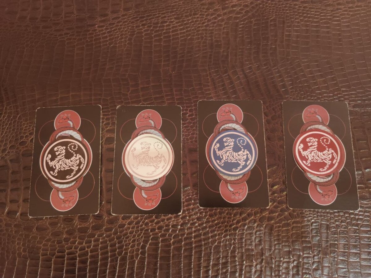 4 тигра, 4 королевы.