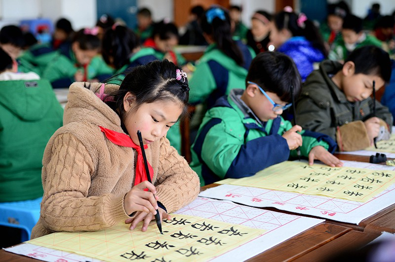 Китайский класс в школе. Китайские школьники. Начальная школа в Китае. Начальное образование в Китае. Среднее образование в Китае.