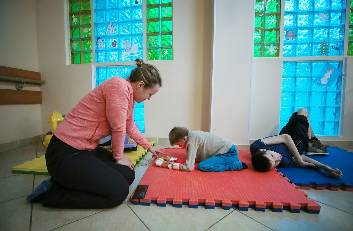 Волонтерство у детей с инвалидностью пойдет лучше, если сначала прослушать несколько лекций про их особенности