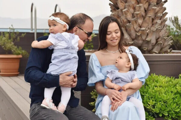    Каждому ребенку нужны ласка, внимание и мамы, и папы