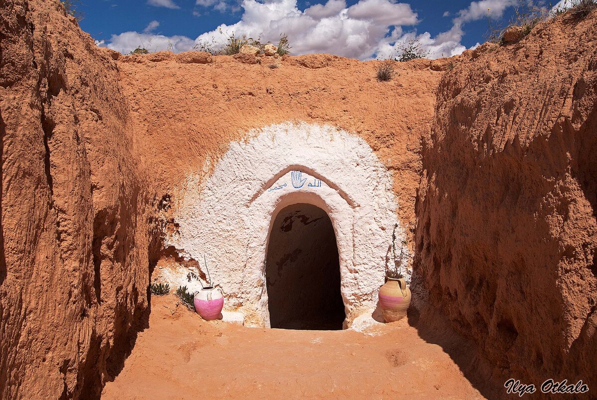 Вход в жилище троглодитов