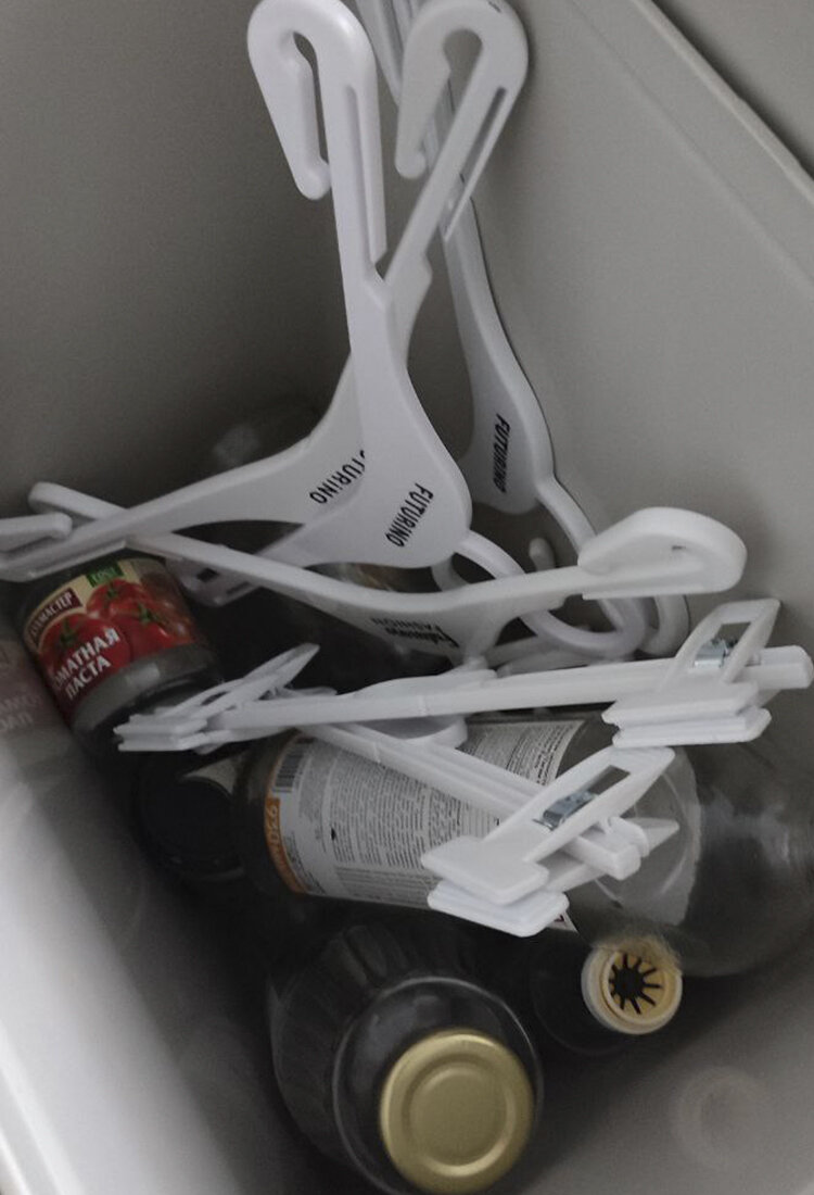 Да и вешалки тоже можно сдать, а не выбрасывать!