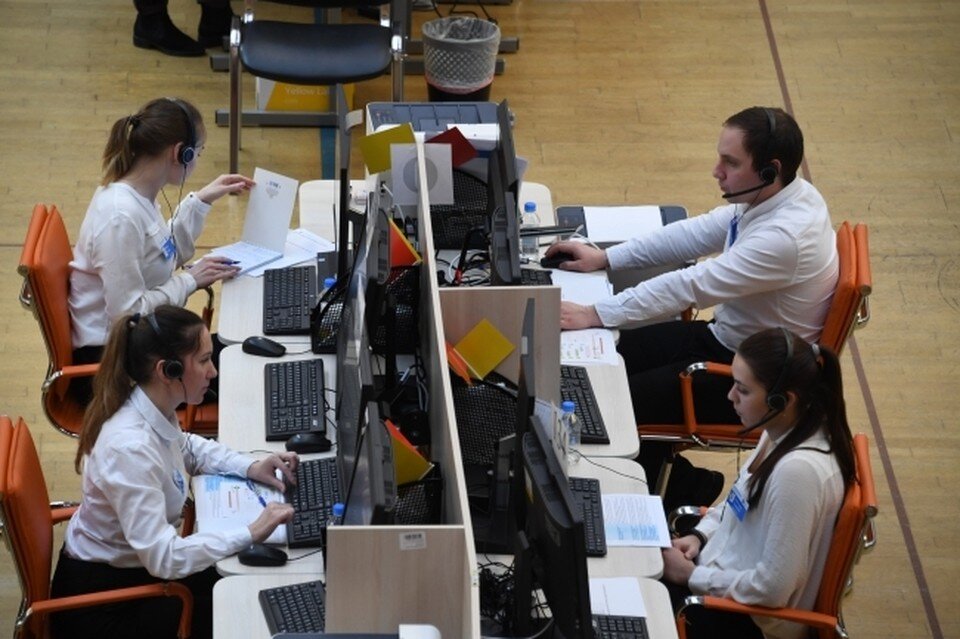     В России началась короткая рабочая неделя Михаил ФРОЛОВ