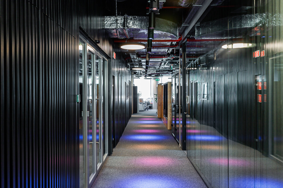 ОФИС IT-КОМПАНИИ В БЦ АВРОРА: РЕАЛИЗОВАННЫЙ ПРОЕКТ ОСВЕЩЕНИЯ МДМ-ЛАЙТ