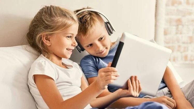 42% современных детей в возрасте 3-6 лет имеют собственный планшет или смартфон (по результатам исследований учёных МГУ и Российской академии образования)