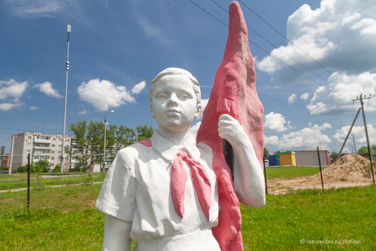 Жуковский памятник пионеркам