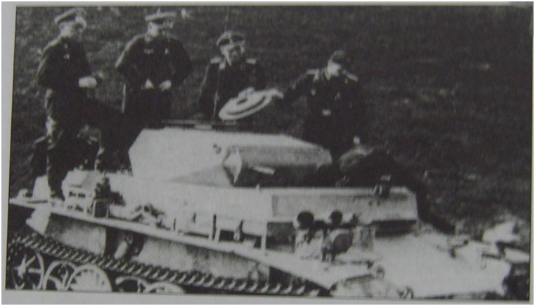 Танк Pz.Kpfw.I Ausf C из состава 103-го(503-го) батальона тяжелых танков близ Цволле Голландия. 1944 год.