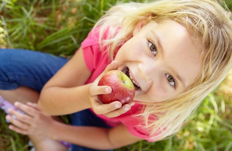 Яблоко. Фото из открытых источников в моей обработке