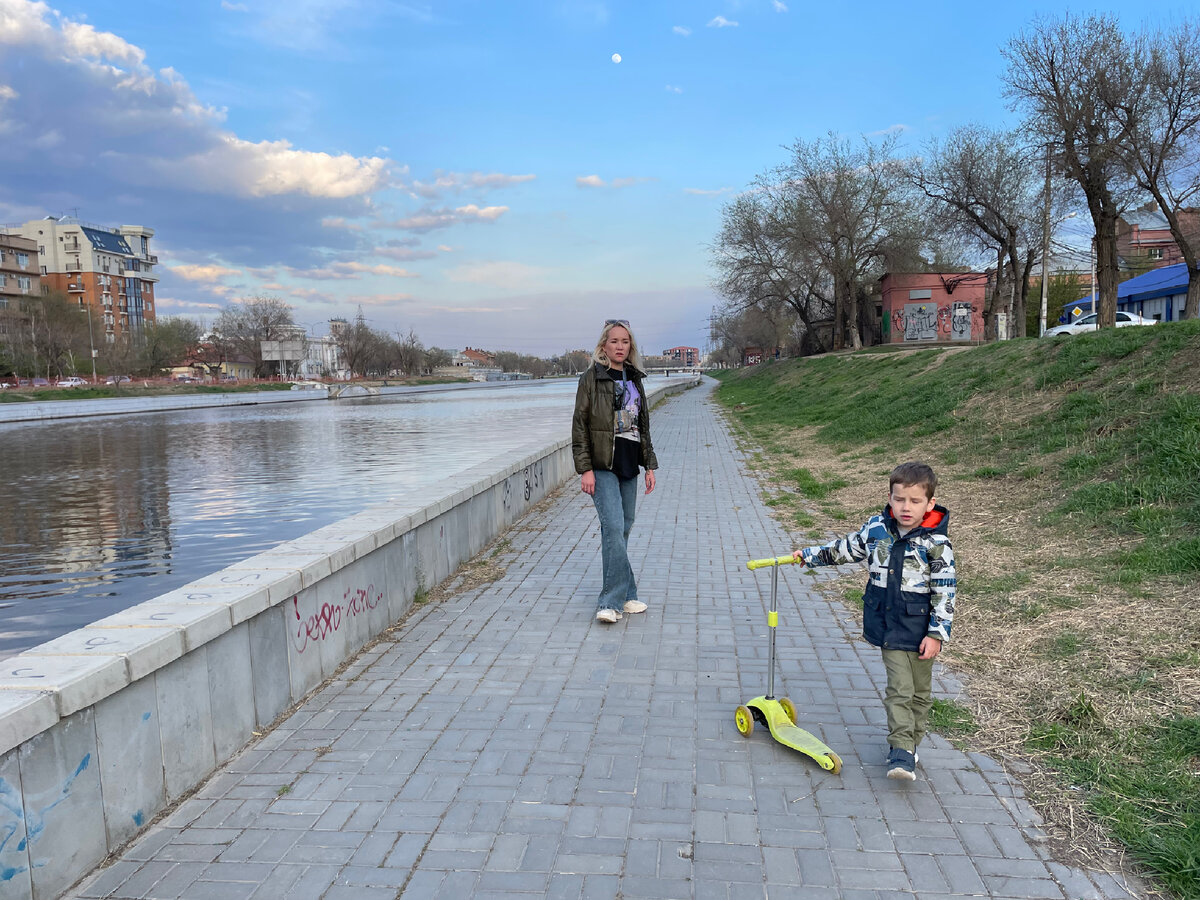 Астрахань за 2 дня | Что посмотреть: город-близнец Казани, Кремль,  петербургские каналы, набережная на Волге | Manikol. Путешествия всей  семьей | Дзен