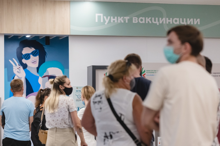 Уже к началу августа в Татарстане снова начали прививать в ТЦ. Фото: «БИЗНЕС Online»