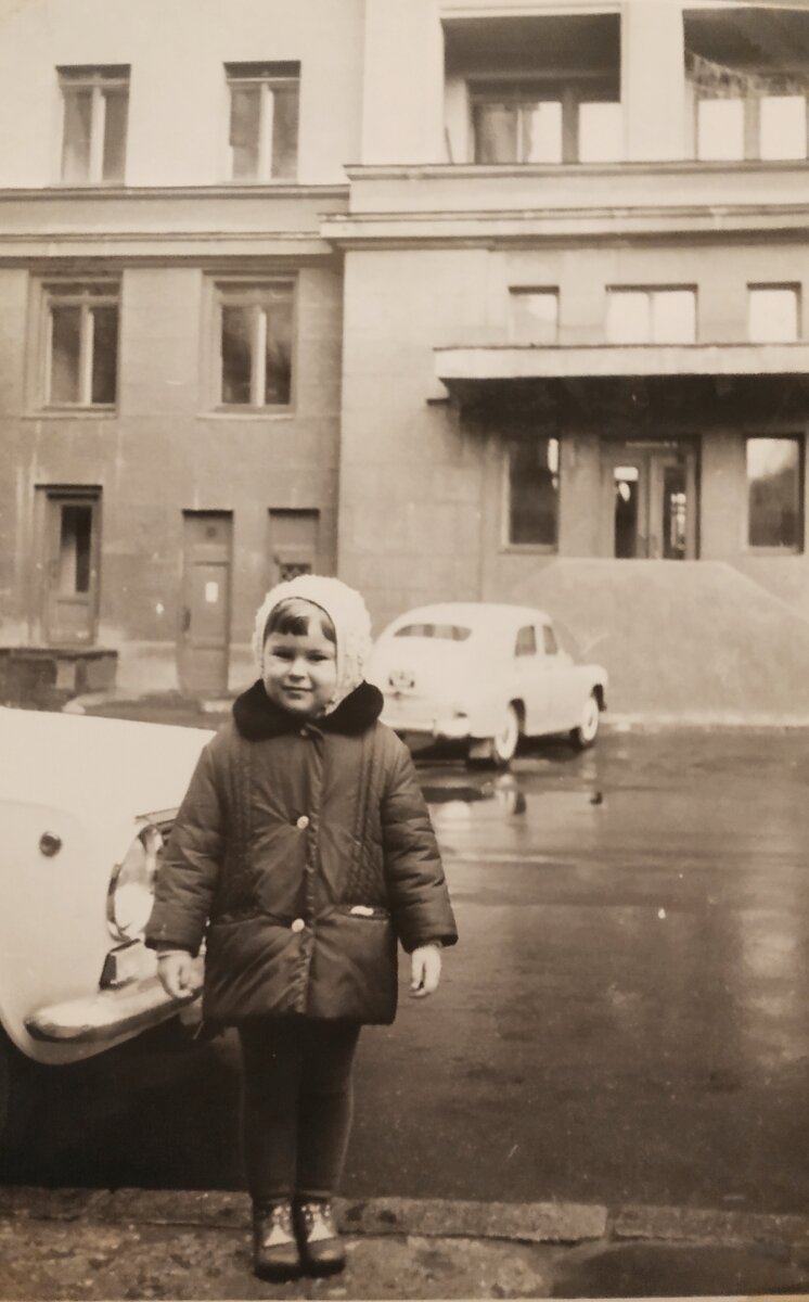 Я на прогулке во дворе корпуса А