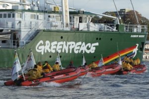    Фото: Greenpeace, orientalreview.org Антон Коваль