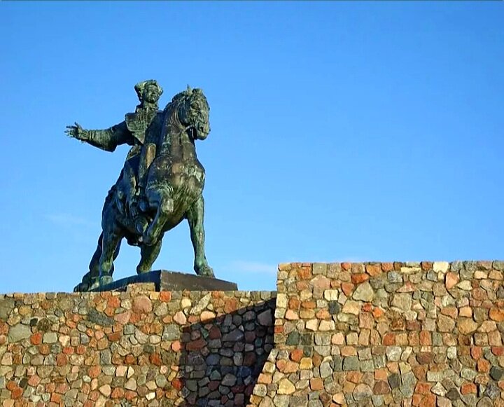Памятник Елизавете в Балтийске.