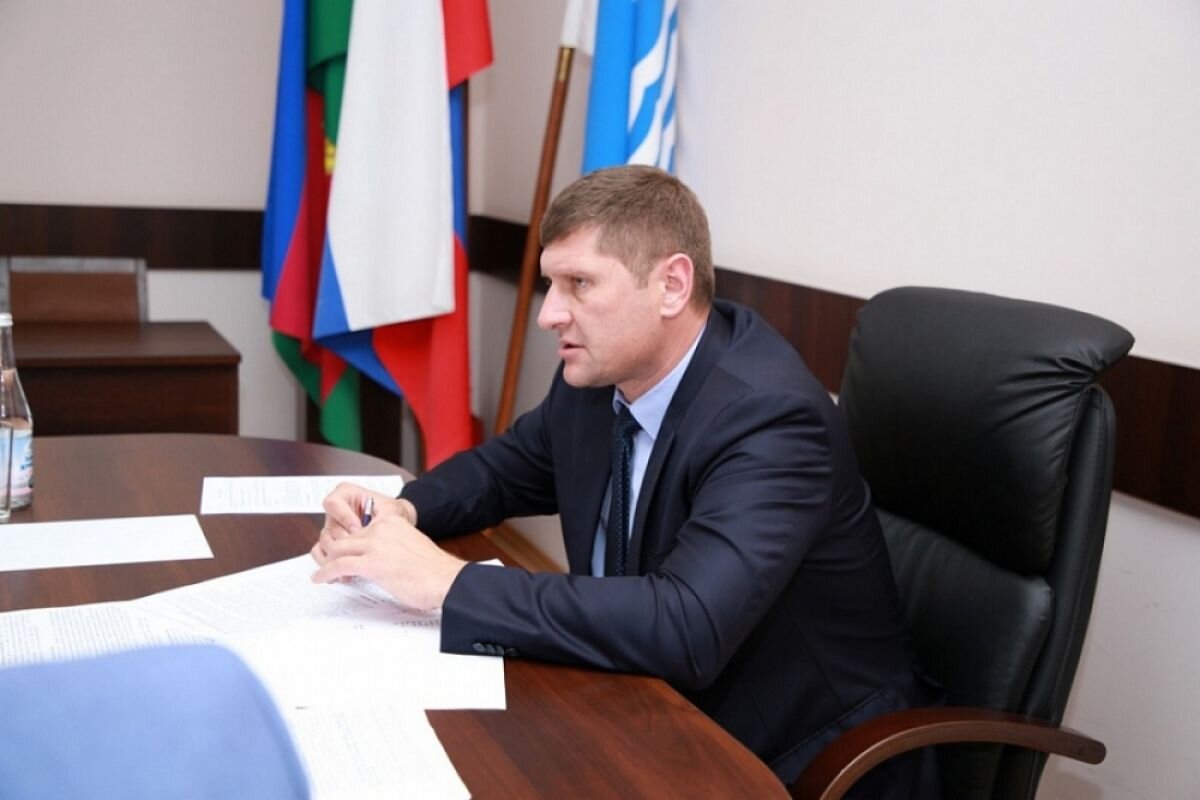    Экс-мэр Краснодара помогает мальчику, выжившему после обстрела