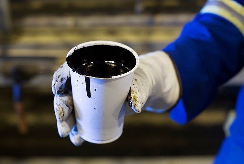     Цена нефти марки Brent упала ниже 89 долларов впервые с 4 октября 2022 года  REUTERS