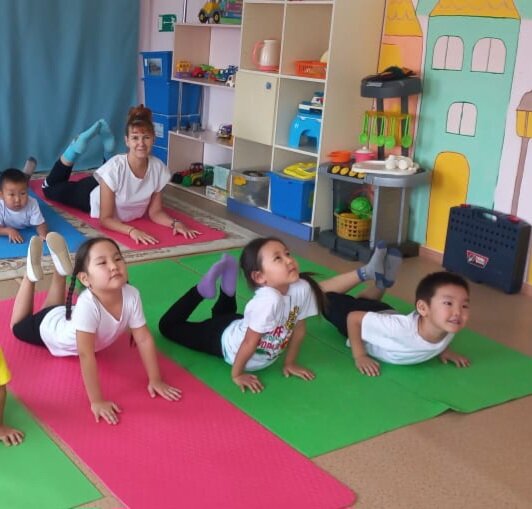 Зарядка на фитнес-ковриках. Фото автора