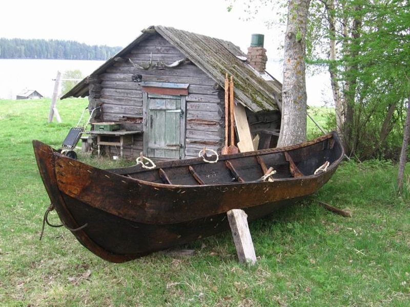 Современная реконструкция насада. Борта сшивали еловыми корнями. Фото с сайта lodka-vodlozero.narod.ru