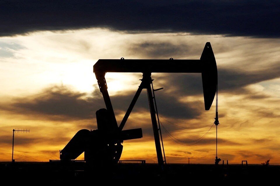     Россия не собирается торговать нефтепродуктами со странами, которые устанавливают потолок цен, вопреки рыночных законов экономики. Фото: REUTERS