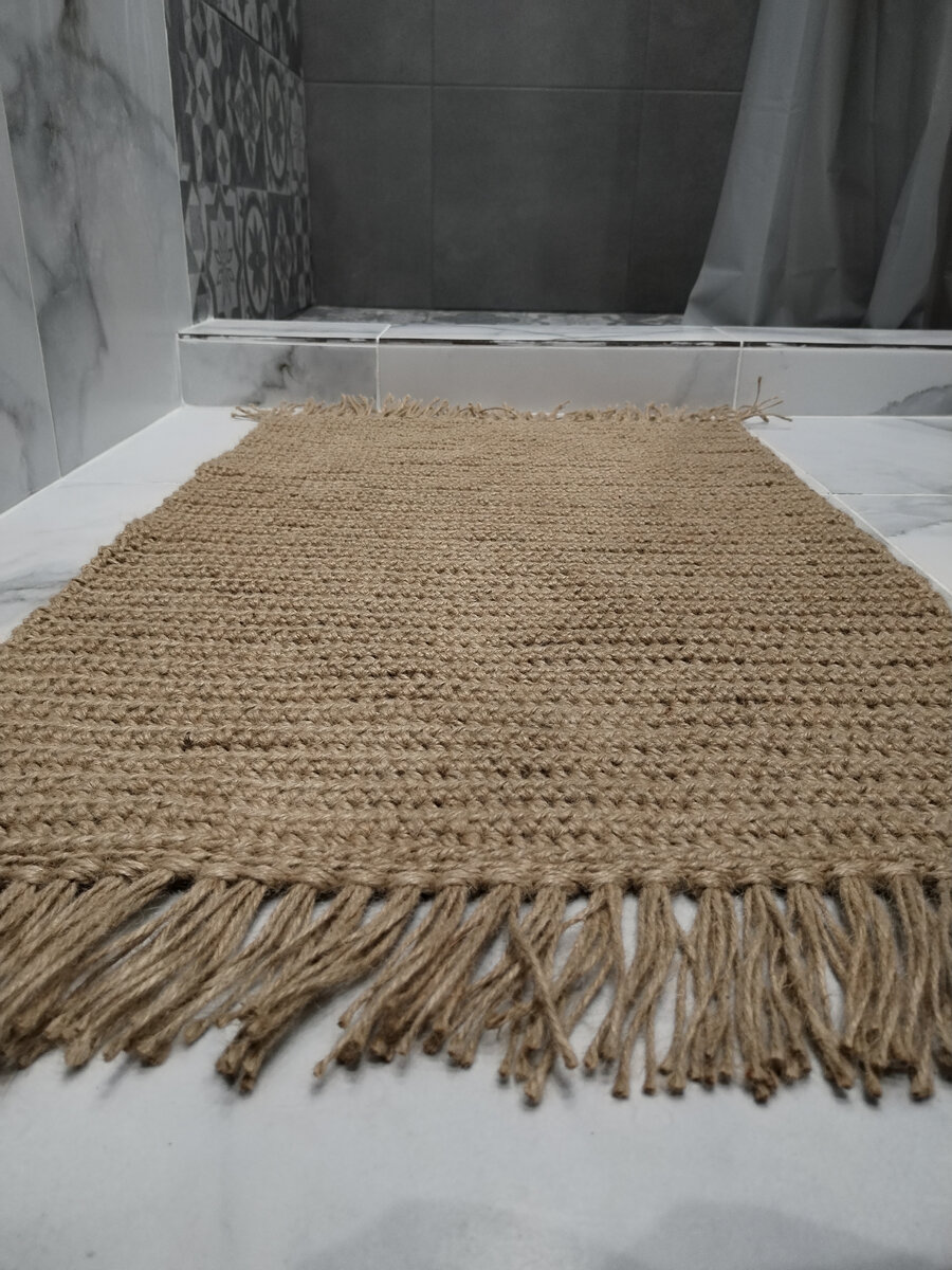 Ох, как сильно болели мои руки, когда я вязала ковёр из джута 