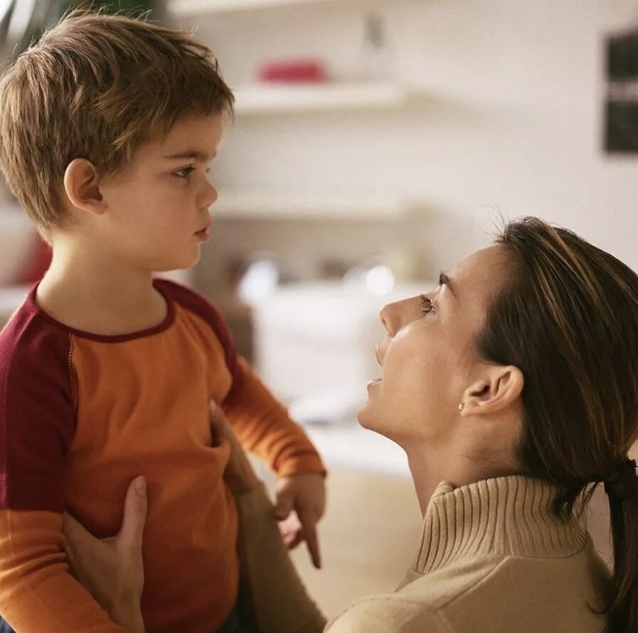 родители и дети уроки. родители не знают своих детей. строгое воспитание детей. родители и дети. обида детей на родителей.