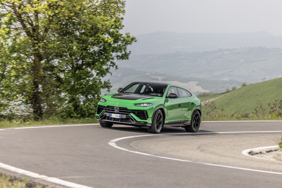 Lamborghini Urus vs Porsche Cayenne