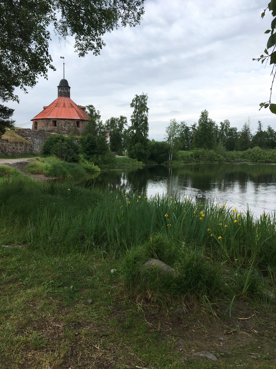 У стен крепости Корела