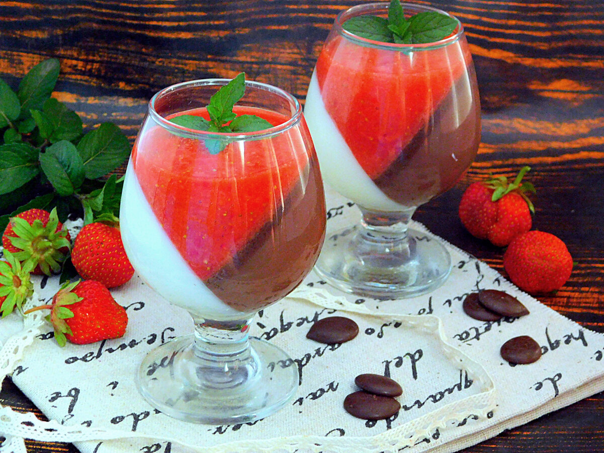 Strawberry panna Cotta